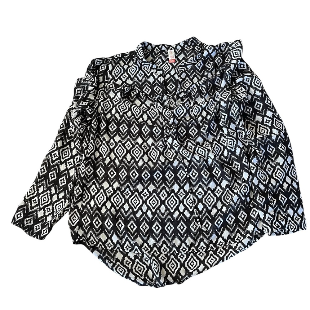 No Boundaries Black and White Ruffled Graphic Blouse